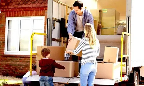 Full-Service Movers vs. Labor-Only Movers for a Small Apartment: How to Choose